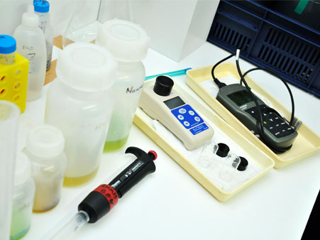 Basic analytical equipment is routinely available in the aquarium laboratory.